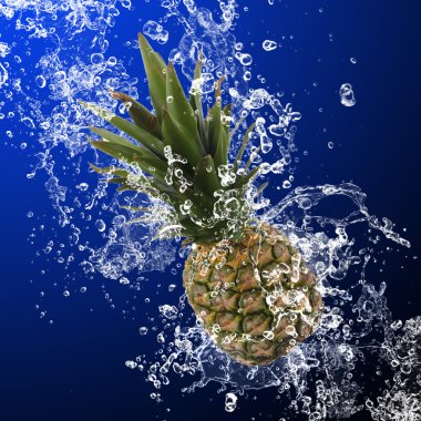 ananas su sıçrama ile