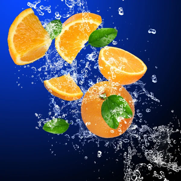 Fresh oranges in water splash — Stock Photo, Image