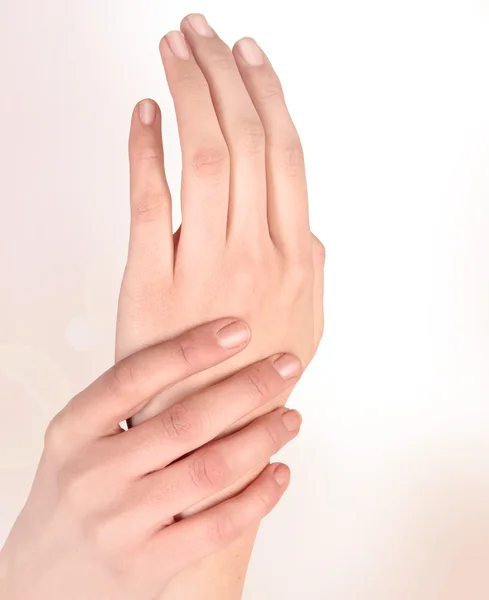 아름 다운 여자 손 — 스톡 사진