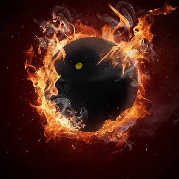 A tűz a lángok meleg squash labda — Stock Fotó