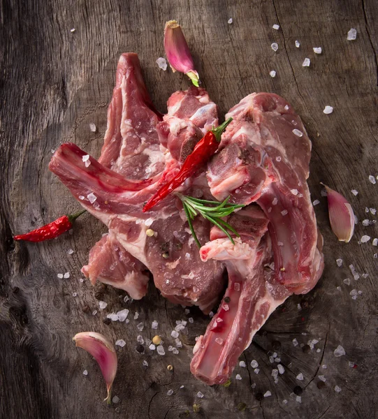 Costolette di agnello crudo — Foto Stock