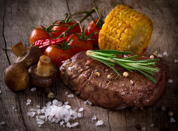 Delicious beef steak — Stock Photo, Image