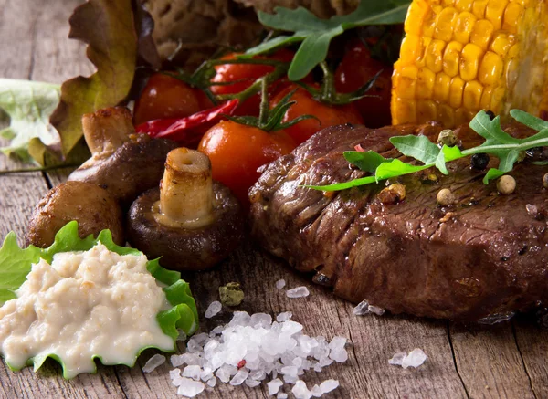 Delicioso filete de carne —  Fotos de Stock