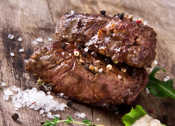 Heerlijke rundvlees steaks — Stockfoto