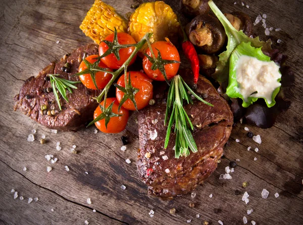 Delicious beef steaks — Stock Photo, Image