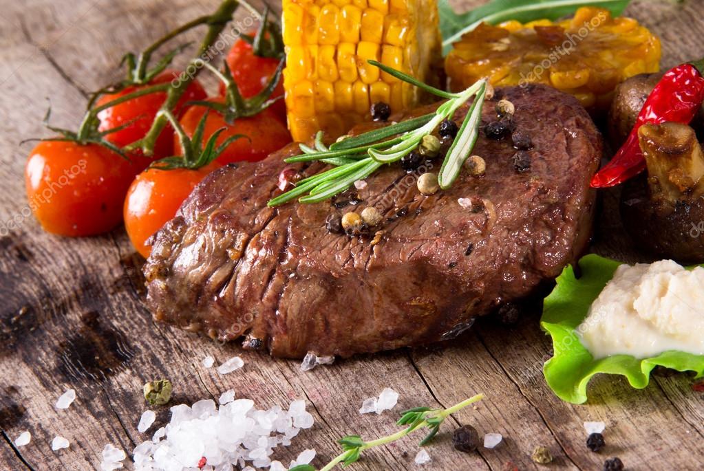 Delicious beef steak — Stock Photo © Kesu01 #24434919