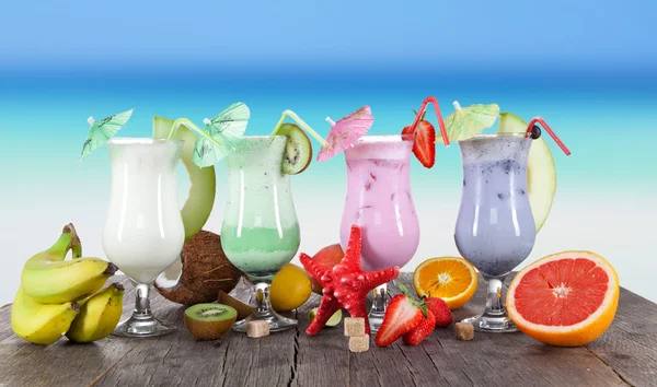 Cocktail freddi in spiaggia — Foto Stock