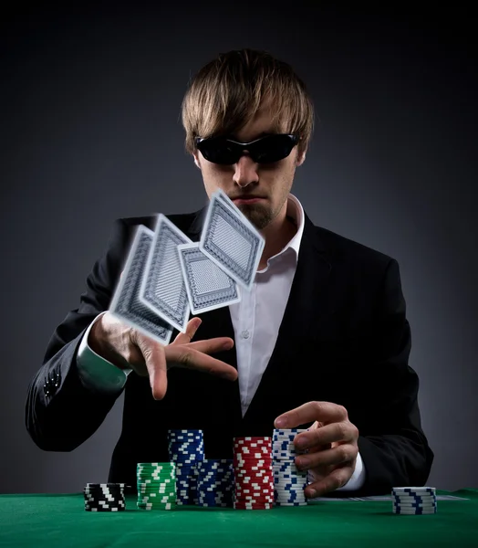 Покер игрок — стоковое фото