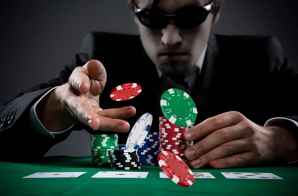 Jogador de poker — Fotografia de Stock