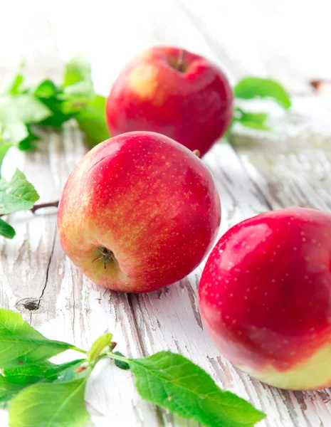 Frische rote Äpfel — Stockfoto