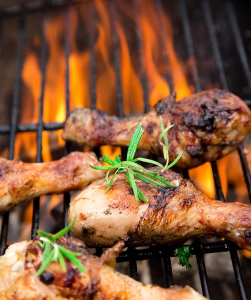 Gegrillte Hühnerkeulen — Stockfoto