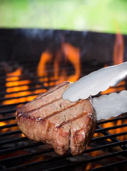 Primo piano di una bistecca — Foto Stock