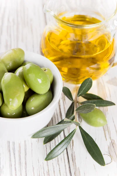 Aceitunas con hojas — Foto de Stock