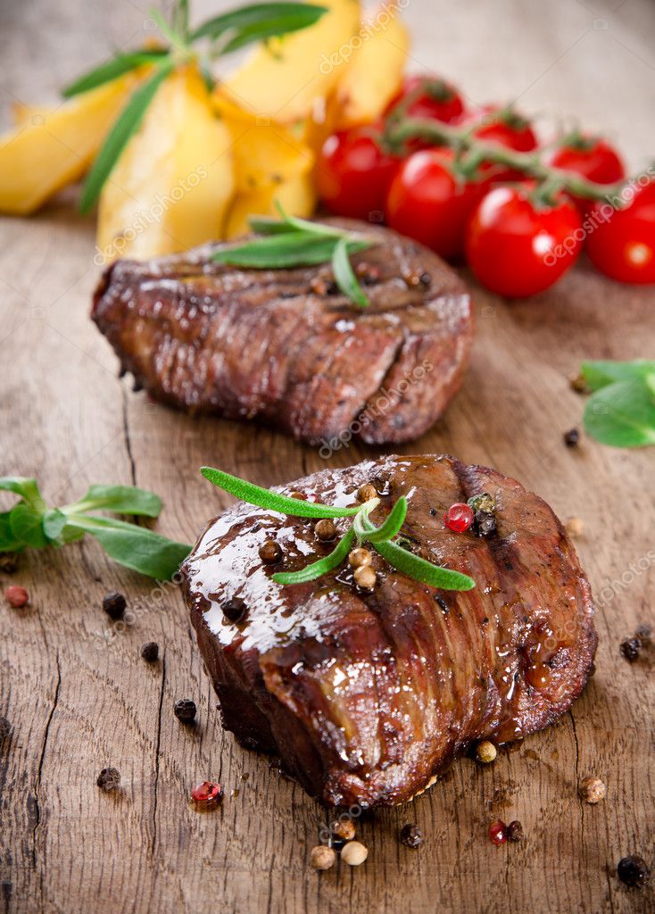 Delicious beef steak — Stock Photo © Kesu01 28465715