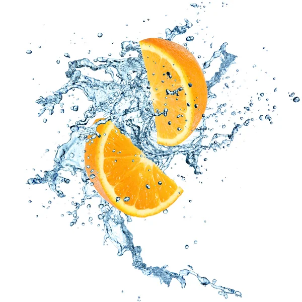 Orangen im Wasser — Stockfoto