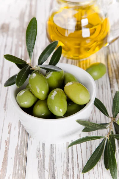 Aceitunas con hojas — Foto de Stock