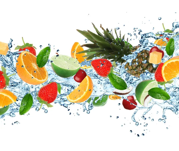 Fruit met opspattend water — Stockfoto