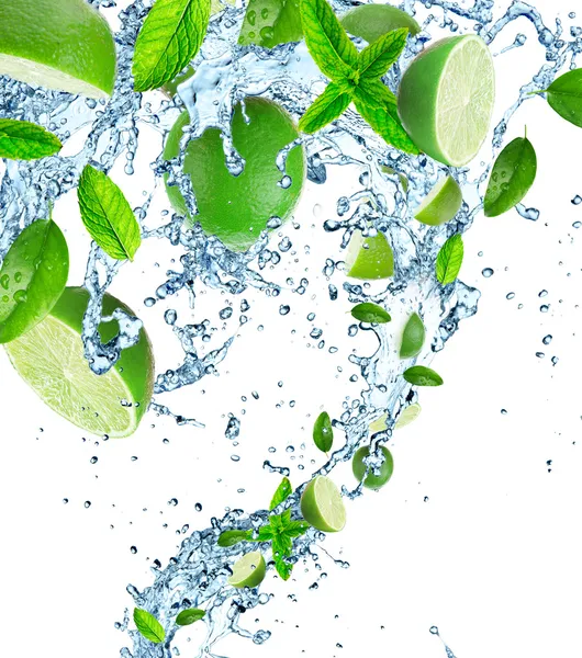 Limes and Splashing water — Stock Photo, Image