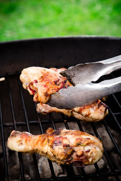 Gegrillte Hühnerkeulen — Stockfoto