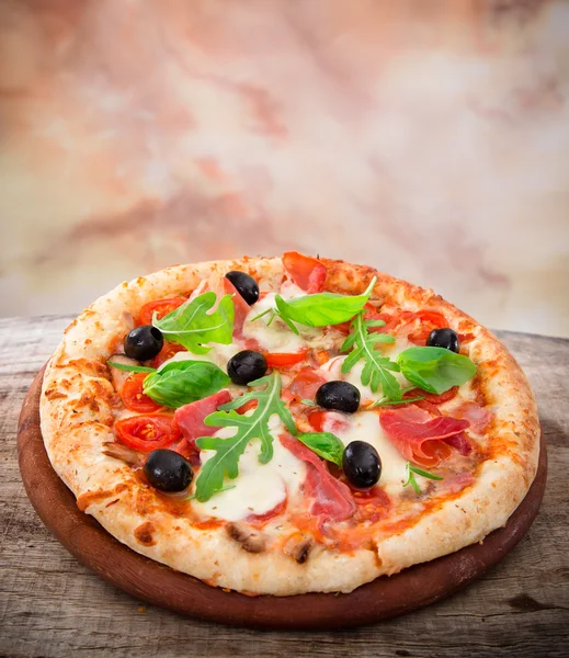 Délicieuse pizza italienne — Photo