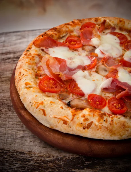 Deliziosa pizza italiana — Foto Stock