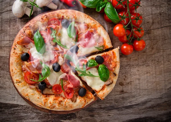 Delicious italian pizza — Stock Photo, Image