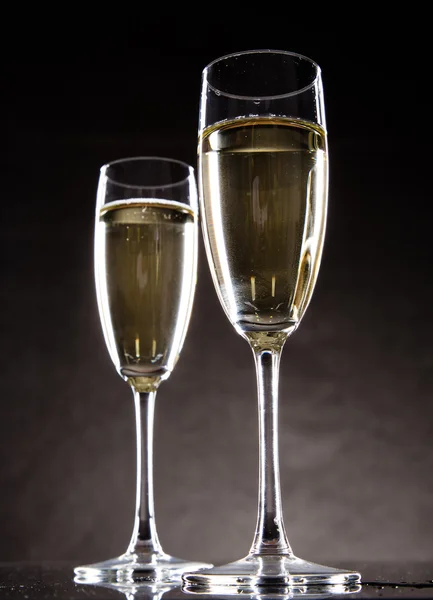 Пара шампанских флейт — стоковое фото