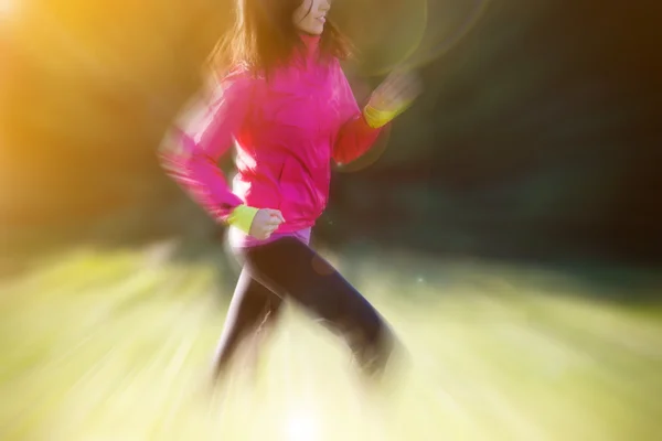 Mujer joven corriendo — Foto de Stock