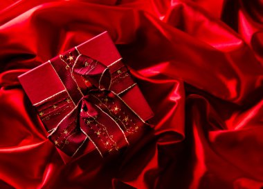 kırmızı lüks saten