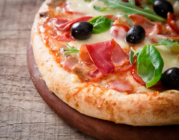 Läcker italiensk pizza — Stockfoto