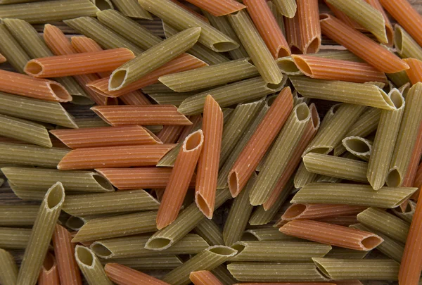 Kiömlött nyers penne tészta — Stock Fotó