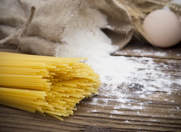 Bundle of long spaghetti — Stock Photo, Image