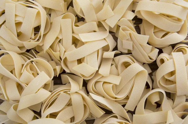 Розлиті сирі паперові макарони — стокове фото