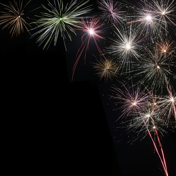 Feux d'artifice colorés de différentes couleurs — Photo