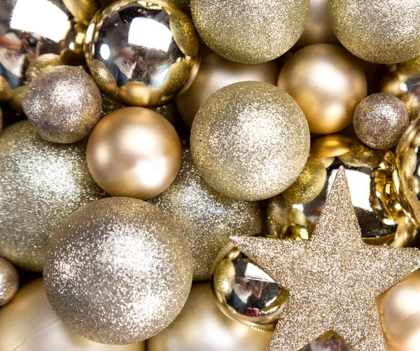 Gouden kerstballen — Stockfoto