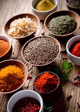 çeşitli baharatlar