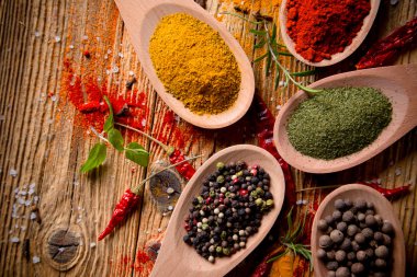 çeşitli baharatlar