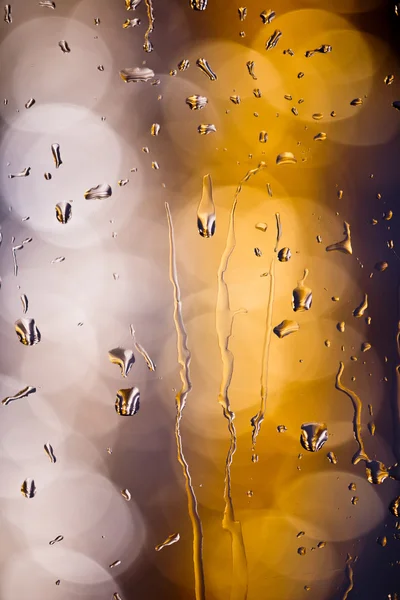 Gocce di pioggia sulla finestra con ... — Foto Stock
