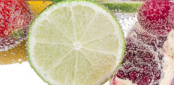 Fruta fresca con burbujas —  Fotos de Stock