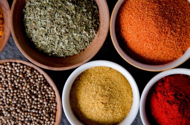 çeşitli baharatlar