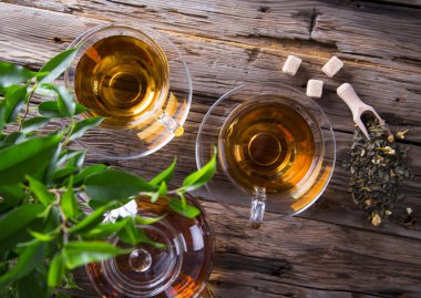 şeffaf yeşil çay fincan