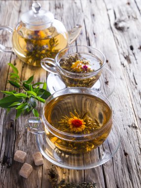 şeffaf yeşil çay fincan