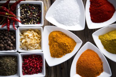 çeşitli baharatlar