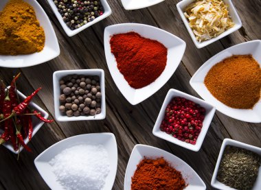 çeşitli baharatlar