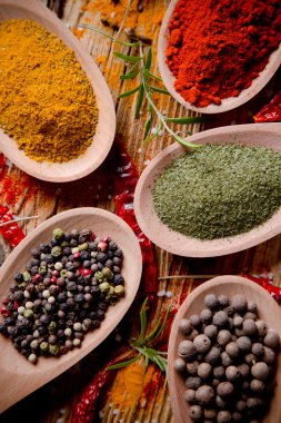 çeşitli baharatlar