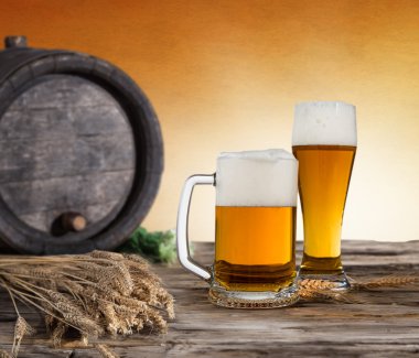 bir fıçı bira ile natürmort