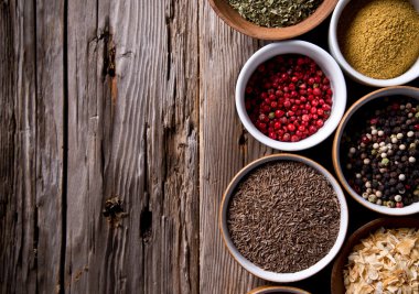 çeşitli baharatlar