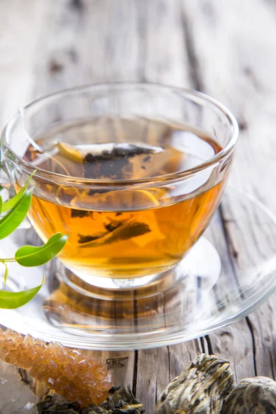 Tasse transparente de thé vert — Photo