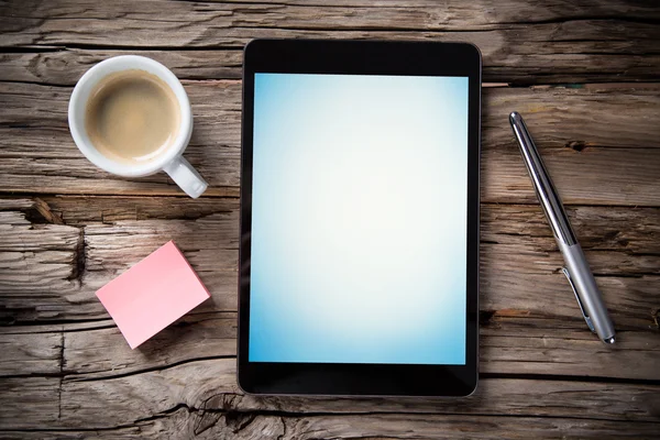 Espacio de trabajo con tablet y café —  Fotos de Stock