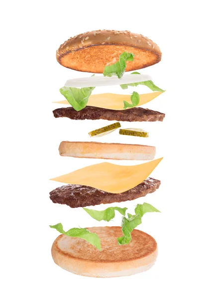 Finom hamburgert repülő összetevők — Stock Fotó